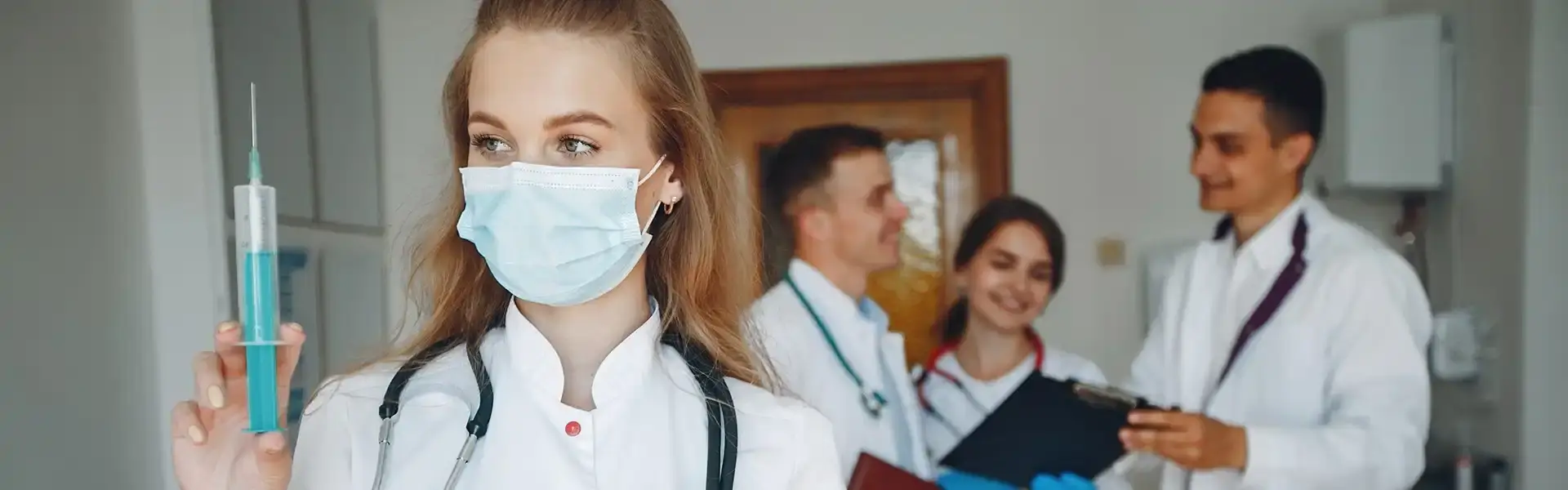 Študenti medicíny na praxi v NÚSCH