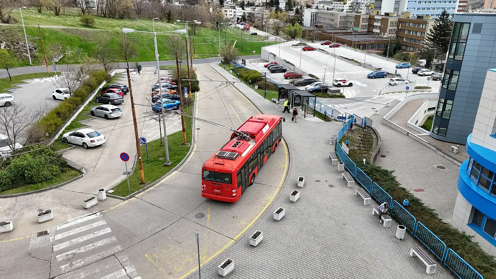 Parkovisko NÚSCH — pohľad zhora